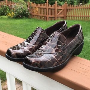 Clarks Bendables clogs